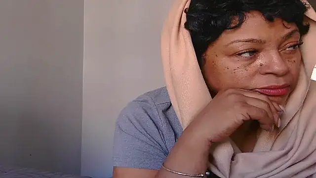 Snapshot of MSweetLindaParks chatting on 10-17-25, 06:53 MSweetLindaParks online show from 10-17-25, 06:53