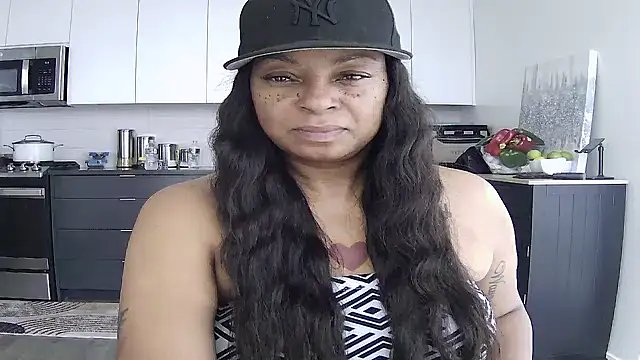 Snapshot of MSweetLindaParks chatting on 08-05-26, 02:33 MSweetLindaParks online show from 08-05-26, 02:33