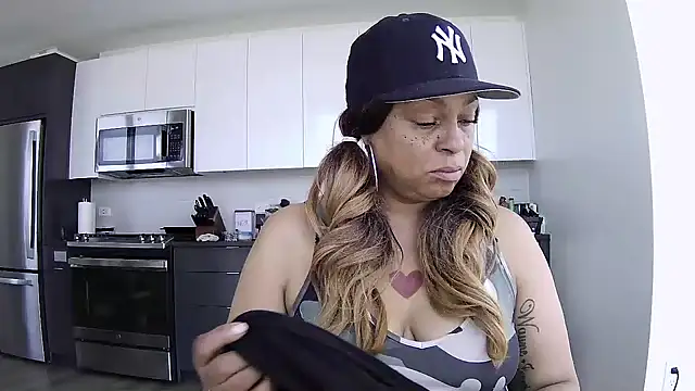Snapshot of MSweetLindaParks chatting on 05-26-26, 07:34 MSweetLindaParks online show from 05-26-26, 07:34