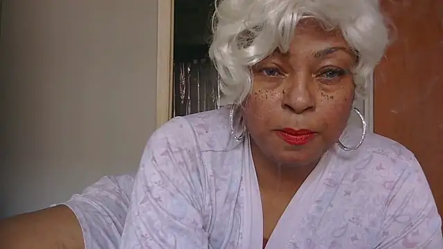 Snapshot of MSweetLindaParks chatting on 10-05-25, 04:20 MSweetLindaParks online show from 10-05-25, 04:20
