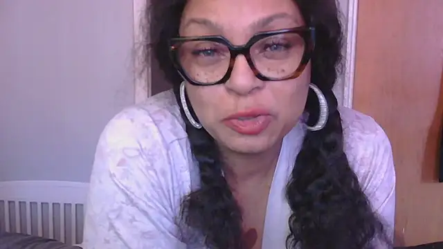 Snapshot of MSweetLindaParks chatting on 12-21-25, 06:09 MSweetLindaParks online show from 12-21-25, 06:09