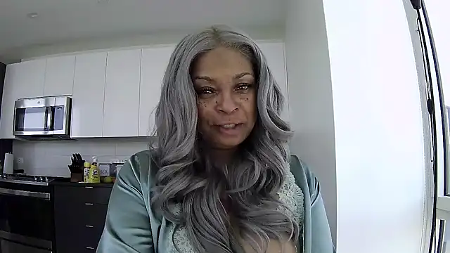 Snapshot of MSweetLindaParks chatting on 05-19-26, 03:41 MSweetLindaParks online show from 05-19-26, 03:41