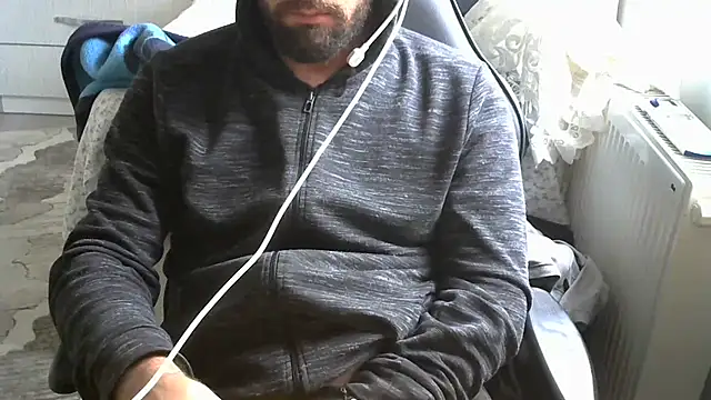 Snapshot of crazybaby5461 chatting on 10-19-25, 11:46 crazybaby5461 online show from 10-19-25, 11:46