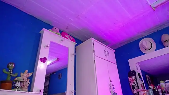 Lunahoney1 online show from 10-18-25, 02:08