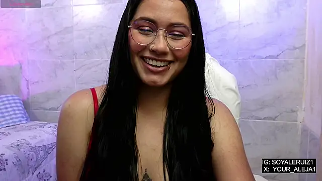 Snapshot of LauraRuiz1 chatting on 05-22-26, 01:14 LauraRuiz1 online show from 05-22-26, 01:14