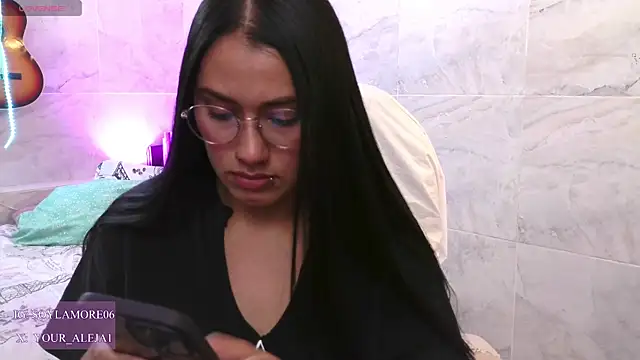 Snapshot of LauraRuiz1 chatting on 06-02-26, 01:05 LauraRuiz1 online show from 06-02-26, 01:05