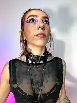 Evangelyne 1 online show from 10-22-25, 03:55