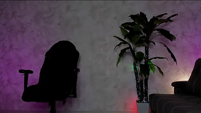 Snapshot of Emma7 chatting on 02-20-26, 06:19 Emma7 online show from 02-20-26, 06:19