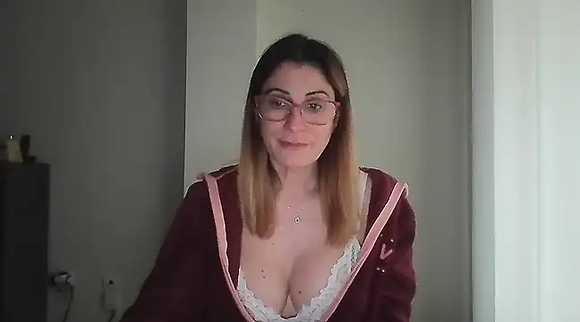 Snapshot of Sanada_hot chatting on 01-17-25, 03:43 Sanada hot online show from 01-17-25, 03:43