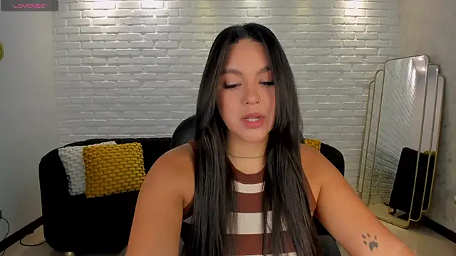Snapshot of ToriCrossX chatting on 03-05-25, 12:33 ToriCrossX online show from 03-05-25, 12:33