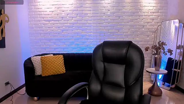 Snapshot of ToriCrossX chatting on 03-06-25, 01:03 ToriCrossX online show from 03-06-25, 01:03