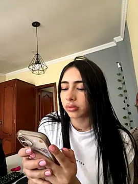 Snapshot of isabella_jade chatting on 10-13-25, 04:19 isabella jade online show from 10-13-25, 04:19
