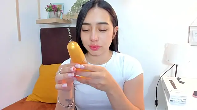 Snapshot of isabella_jade chatting on 03-15-25, 01:07 isabella jade online show from 03-15-25, 01:07