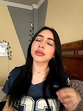 Snapshot of isabella_jade chatting on 10-20-25, 01:22 isabella jade online show from 10-20-25, 01:22