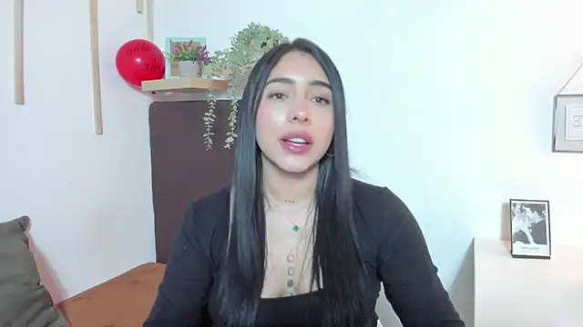 Snapshot of isabella_jade chatting on 02-21-25, 07:32 isabella jade online show from 02-21-25, 07:32