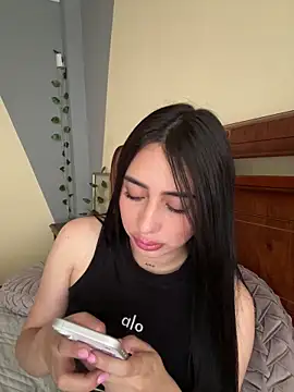 Snapshot of isabella_jade chatting on 10-21-25, 01:21 isabella jade online show from 10-21-25, 01:21