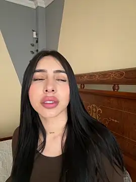 Snapshot of isabella_jade chatting on 10-17-25, 01:24 isabella jade online show from 10-17-25, 01:24