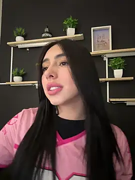 Snapshot of isabella_jade chatting on 02-23-26, 10:43 isabella jade online show from 02-23-26, 10:43