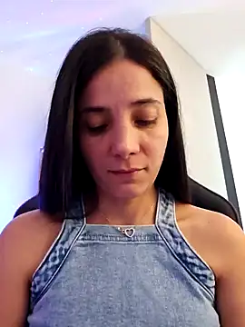 miaeyes online show from 12-31-24, 04:46