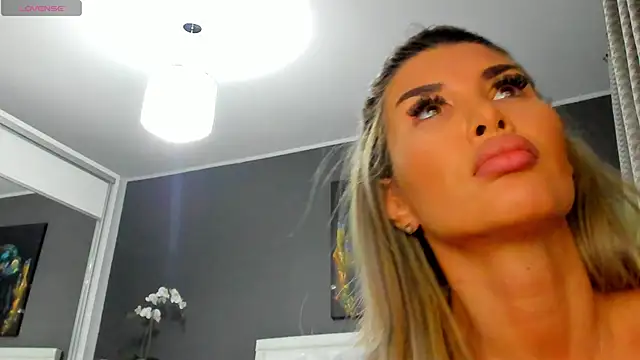 Snapshot of Emma_D_ chatting on 02-12-25, 06:51 Emma D online show from 02-12-25, 06:51