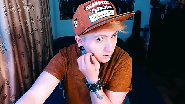 Marieblueeyes online show from 10-31-25, 09:28