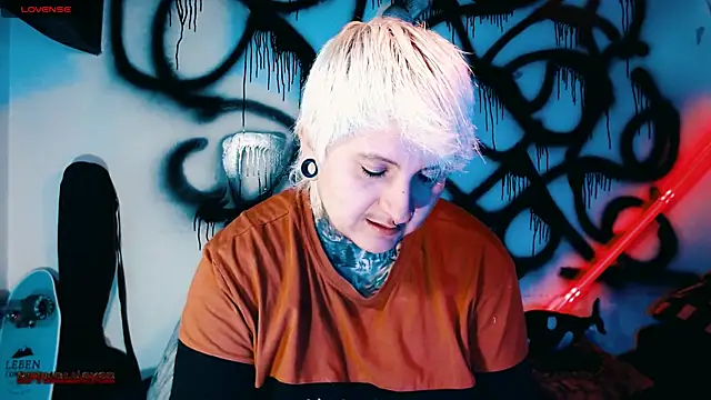Marieblueeyes online show from 07-24-26, 02:07