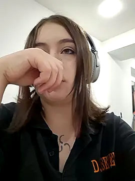 Yammy Yumi online show from 10-31-25, 04:09