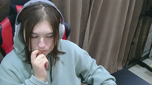 Yammy Yumi online show from 10-29-25, 03:38