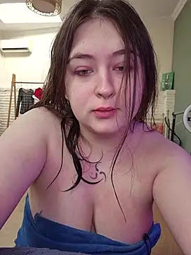 Yammy Yumi online show from 06-26-26, 02:23