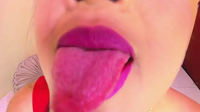 Snapshot of Julia_Haye chatting on 06-23-26, 04:21 Julia Haye online show from 06-23-26, 04:21