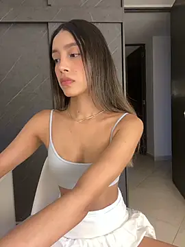 Snapshot of SelenaStone chatting on 12-22-24, 10:58 SelenaStone online show from 12-22-24, 10:58