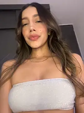 Snapshot of SelenaStone chatting on 12-10-24, 11:19 SelenaStone online show from 12-10-24, 11:19