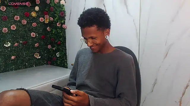 Snapshot of ManSant chatting on 04-18-26, 02:41 ManSant online show from 04-18-26, 02:41