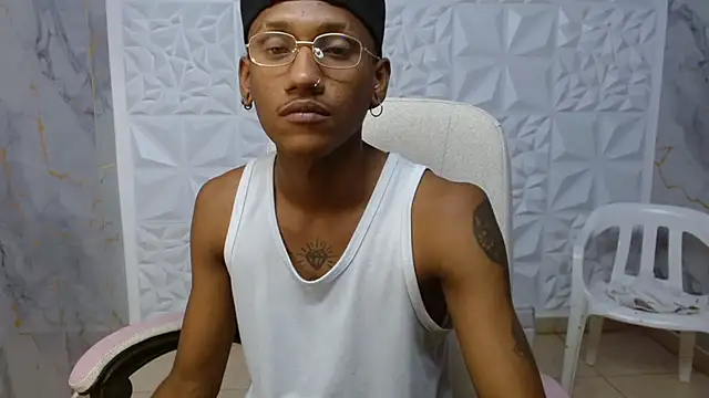 Snapshot of ManSant chatting on 05-08-26, 03:49 ManSant online show from 05-08-26, 03:49