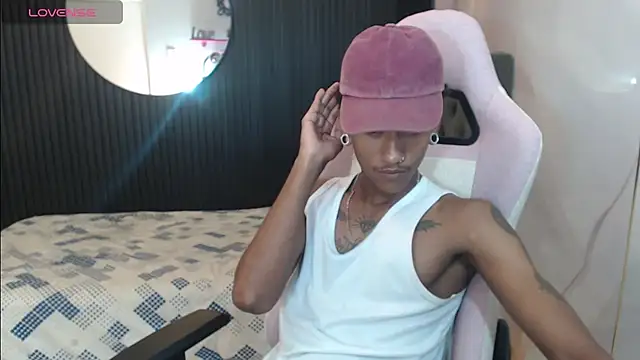 Snapshot of ManSant chatting on 06-09-26, 04:41 ManSant online show from 06-09-26, 04:41