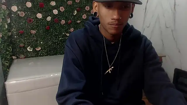 Snapshot of ManSant chatting on 05-19-26, 02:46 ManSant online show from 05-19-26, 02:46