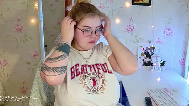 sinnamon  online show from 11-29-25, 12:27