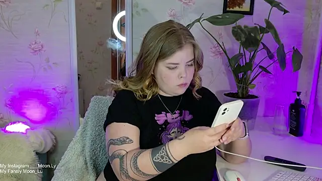 Snapshot of sinnamon_ chatting on 09-18-25, 01:14 sinnamon online show from 09-18-25, 01:14