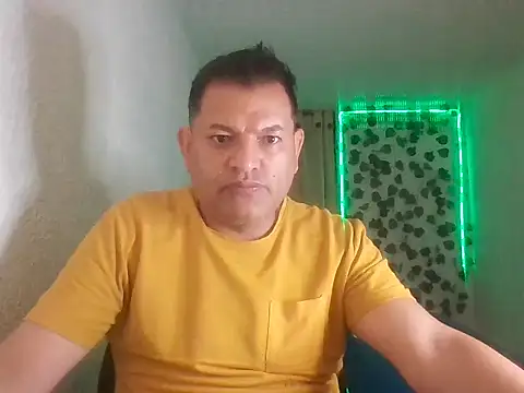 Snapshot of SexDiffrent chatting on 06-10-26, 05:36 SexDiffrent online show from 06-10-26, 05:36