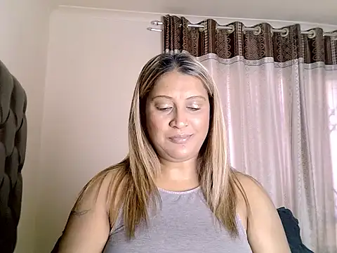 Snapshot of eroticbeauty37 chatting on 05-15-26, 12:36 eroticbeauty37 online show from 05-15-26, 12:36