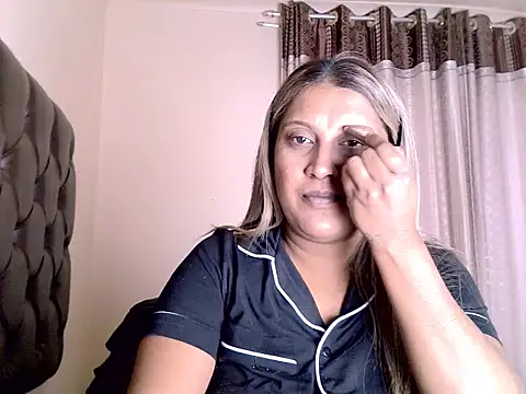 Snapshot of eroticbeauty37 chatting on 07-13-26, 01:32 eroticbeauty37 online show from 07-13-26, 01:32