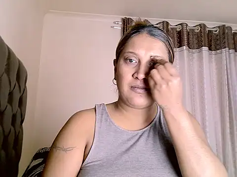 Snapshot of eroticbeauty37 chatting on 06-07-26, 01:27 eroticbeauty37 online show from 06-07-26, 01:27