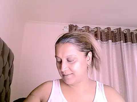 Snapshot of eroticbeauty37 chatting on 07-23-26, 11:40 eroticbeauty37 online show from 07-23-26, 11:40