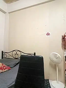 Snapshot of KinkyKit_May chatting on 03-04-25, 03:26 KinkyKit May online show from 03-04-25, 03:26