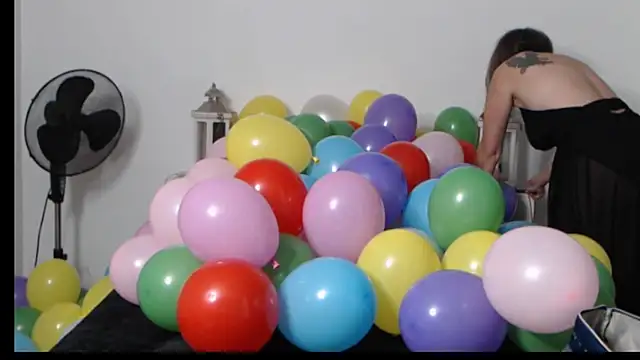 Oriane Jackson online show from 11-14-25, 08:12