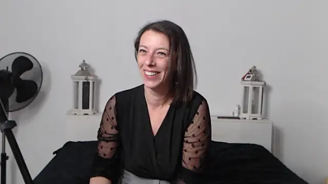 Oriane Jackson online show from 04-18-26, 03:25