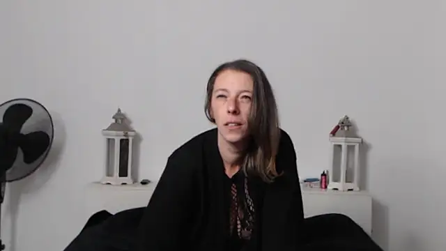 Oriane Jackson online show from 10-15-25, 04:48