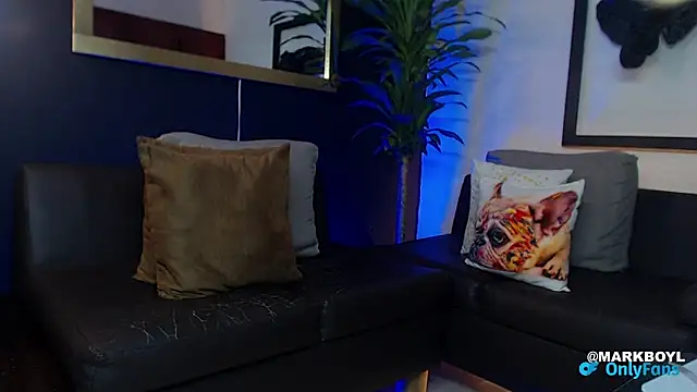 Snapshot of Markboyl chatting on 12-14-24, 01:05 Markboyl online show from 12-14-24, 01:05