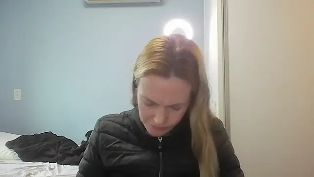 Snapshot of Annylove1 chatting on 06-25-26, 10:53 Annylove1 online show from 06-25-26, 10:53