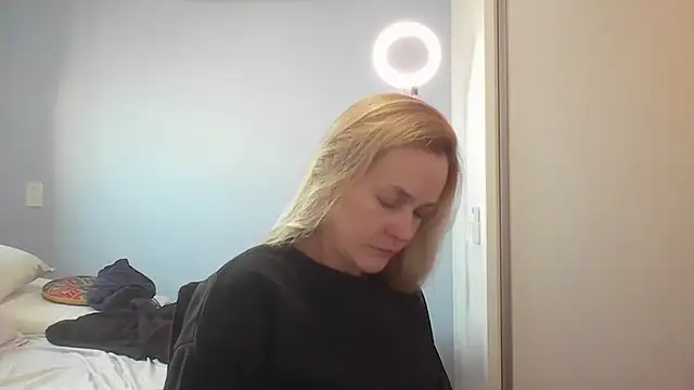 Annylove1 online show from 06-10-26, 10:49